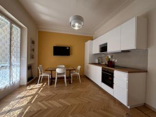 Bright & Cozy Flat - Walk to Beach & Train Station - 5