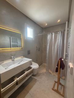 Sea View 1 Bedroom Apartment with 100m Terrace - 4