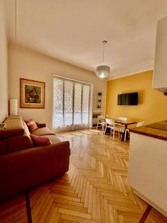 Bright & Cozy Flat - Walk to Beach & Train Station - 9