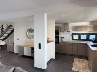 Appartement ZANDOLI - T4 Duplex face aux Saintes - 7