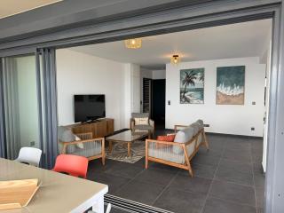 Appartement ZANDOLI - T4 Duplex face aux Saintes - 2