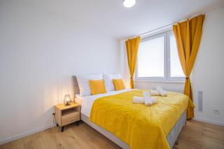 Boutique Living - Yellow Accent Apartment - 9