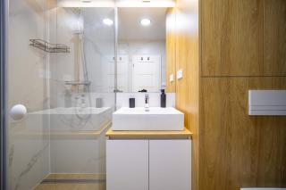 Boutique Living - Yellow Accent Apartment - 6