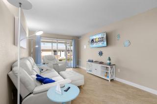 Seaside Fun Awaits in This Bright & Breezy Coastal Escape - Aloha Kai #47 - Roelens - 4
