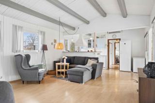 Lovely Holiday Home Near Water And Nature - 9