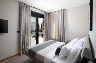 Villa Monet- Beachside Luxury with Heated Pool - 2