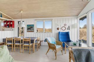 Cozy Beachfront Cottage - 4