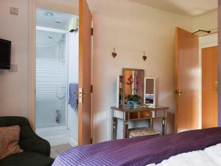 9 Howrah's Court - Keswick - 5