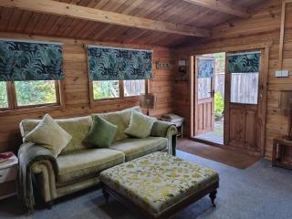 Forest Cabin Retreat - Sleeps 2 - Wifi & Garden - 5