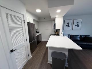 Modern Apt in Prime Location - Walk to Metro - 7