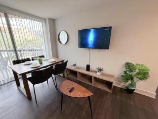 Modern Apt in Prime Location - Walk to Metro - 8