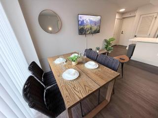 Modern Apt in Prime Location - Walk to Metro - 2