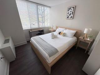 Modern Apt in Prime Location - Walk to Metro - 9