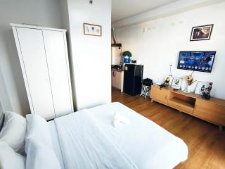 Studio unit with balcony Near Roxas night market - 4