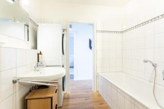 LEVEL22 ! Groß & Modern, Parkplatz, Balkon, Küche - 1