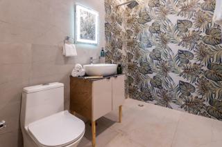 Unique Farm House - Luxury Poolside Farmhouse - 8