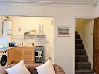 Three Bedroom House by Brookland Stays Serviced Accommodation & Short Lets in Leeds with Free WiFi - 0