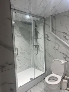 Three Bedroom House by Brookland Stays Serviced Accommodation & Short Lets in Leeds with Free WiFi - 8