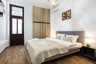 Old Town Courtyard Aparthotel by RH Reserve - 9