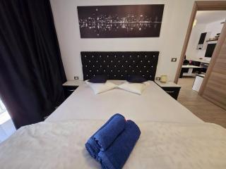 Large Family - Suite Beach Pool & Spa Resort Promenada - 4