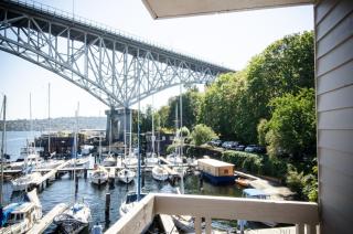 Stunning Home on Private Marina in Seattle - 6