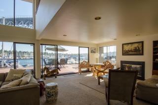 Stunning Home on Private Marina in Seattle - 9