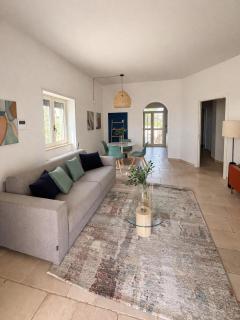 Modern Countryside Villa with Pool, Bikes & Sea - 4