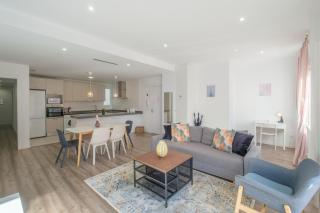 Modern, Stylish & Comfortable Apartment - 7