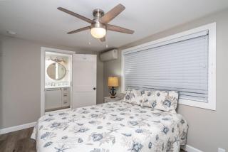 Remodeled 4 bdrm Duplex on Balboa Island- 129 home - 2