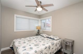 Remodeled Balboa Island Gem- 129 Opal B home - 5