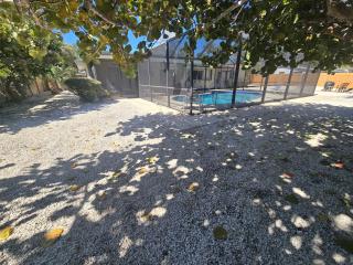 5525 Shadow Lawn Dr - 5