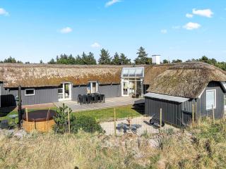 Holiday Home Ansine - 1-2km from the sea by Interhome - 5