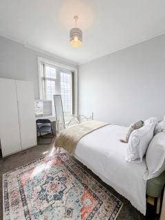 Coastal Retreat- Panoramic Views- Sleeps 4- Near Margate - 3