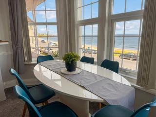 Coastal Retreat- Panoramic Views- Sleeps 4- Near Margate - 6