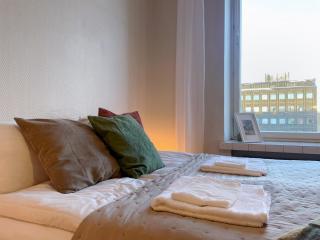 Nextdoor Host Penthouse Studio with Workstation - 2