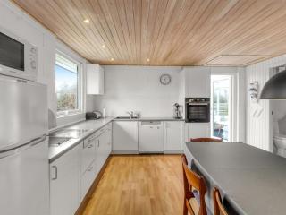 Holiday Home Aamunde - 600m from the sea by Interhome - 5