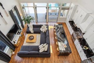 New Stylish Renovation Heated Pool & Spa - 3