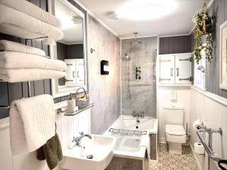 Olde Village Shop Cottage - 6