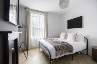 Stylish 2-Bed Home Close to Cheltenham Town Centre - 5
