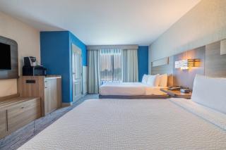 Holiday Inn Express & Suites Kansas City Airport by IHG - 3