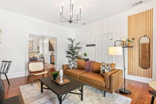 Historic second story apt for monthly stays only - 5