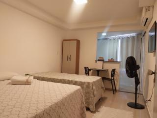 Kitnet no Centro Garagem, ar e Wi-Fi - 0