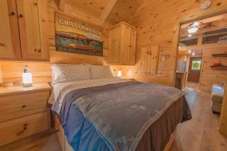 Peggers Cabin Luxury Rustic Tiny Cabin Spa - 1