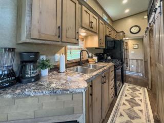 Quail Run Farm- Rustic Tiny Home 3 - 9