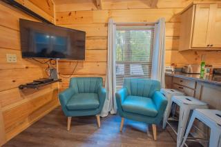 Tiny Cabin Village Private Hot Tub Lynda Cabin - 7