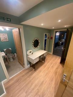 Shearsby Bath Hotel - 8