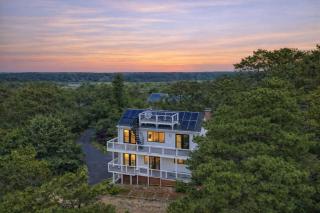 Stunning West End Retreat w/ Hot Tub + Roof Deck - 7
