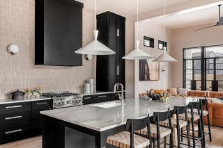 Luxury New Home Heated Pool and Spa - 9