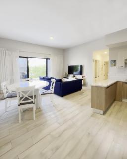 White Sands Tropical Oasis with Private Pool 3 Mins to the Beach - 9