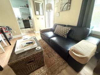 Pool & Close to dtwn w2 Bikes - 8